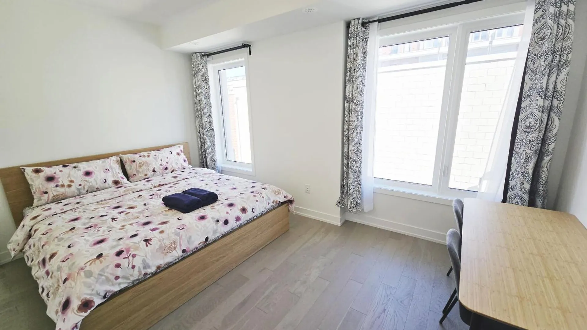 Modern Private Room Private Bathroom With King Bed With Tv And Balcony Midtown Downtown Toronto