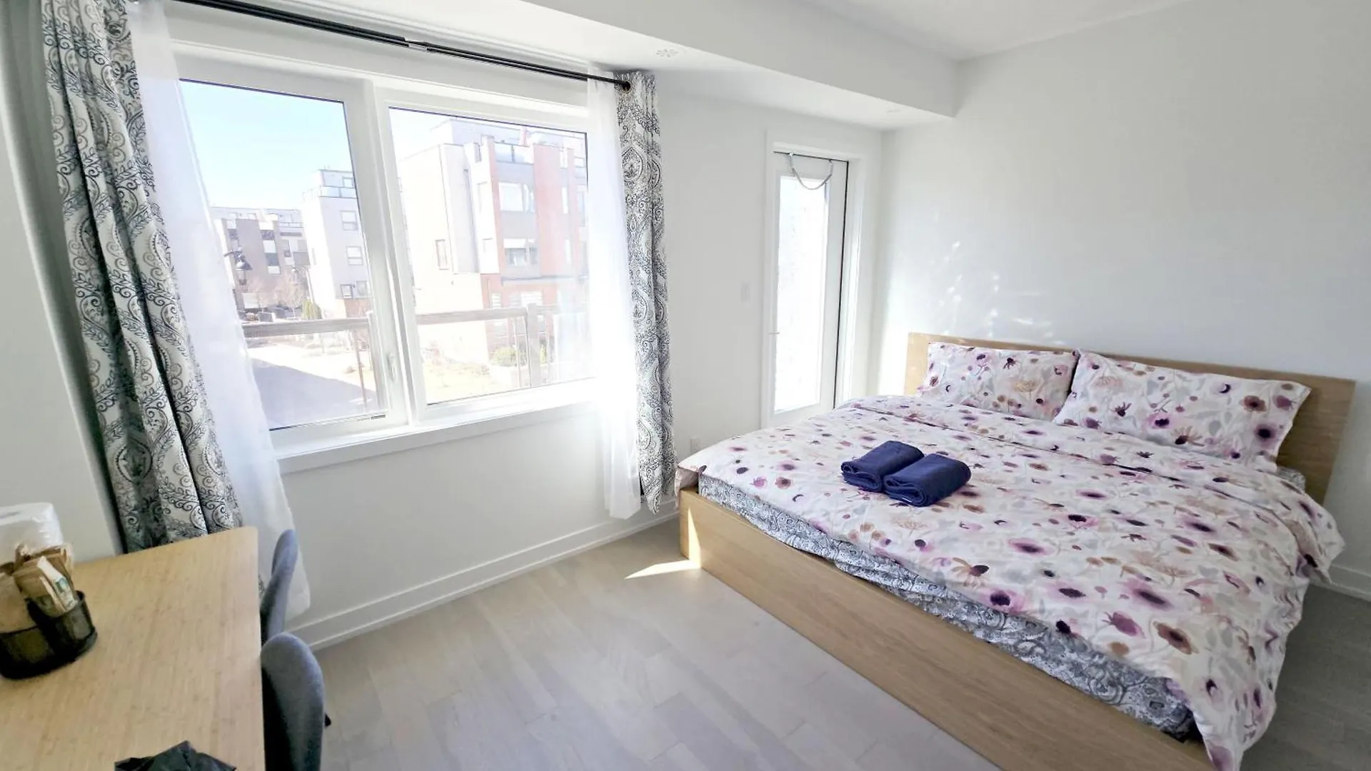 Modern Private Room Private Bathroom With King Bed With Tv And Balcony Midtown Downtown Toronto 0*,