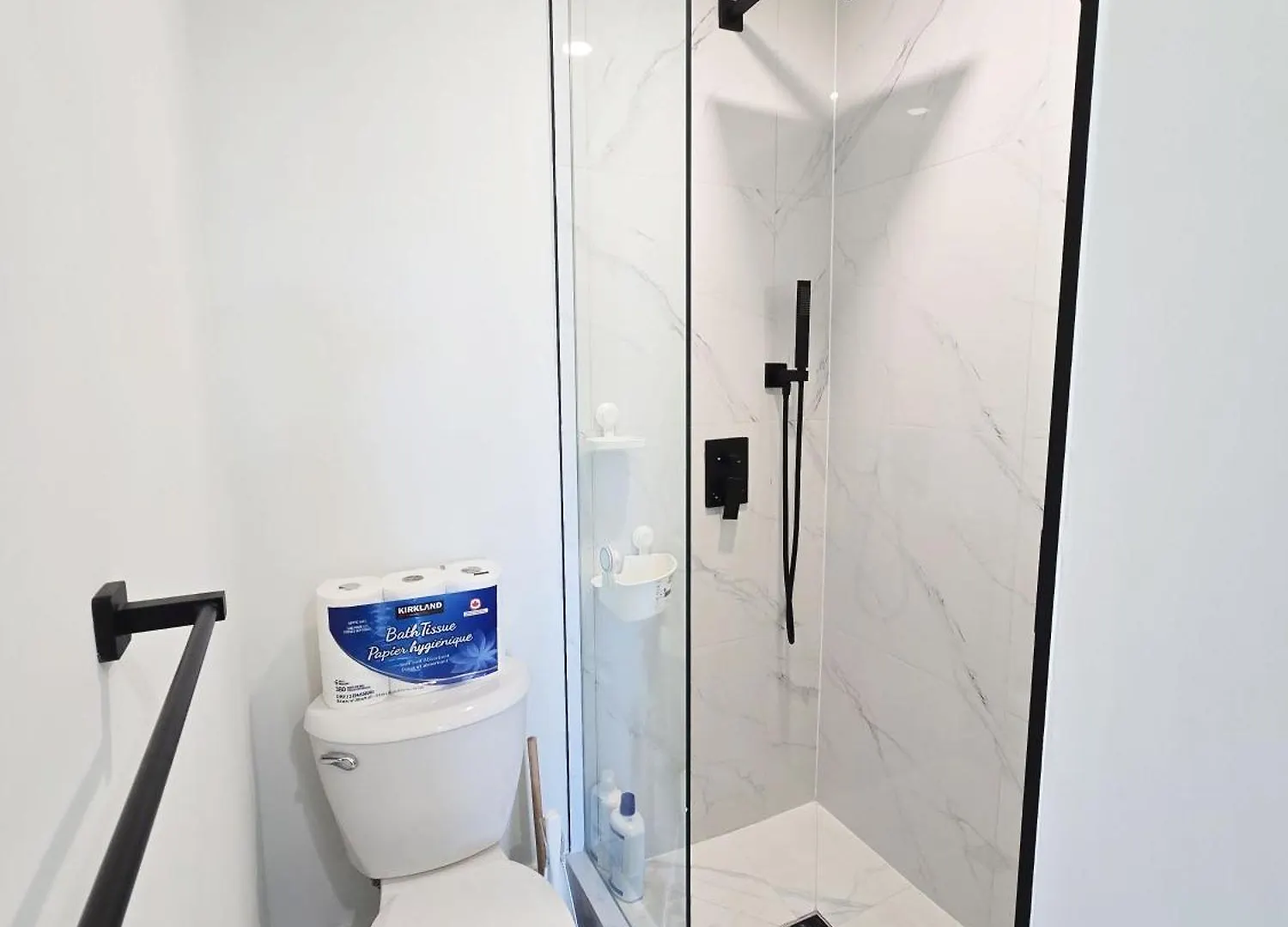 Homestay Modern Private Room Private Bathroom With King Bed With Tv And Balcony Midtown Downtown Toronto