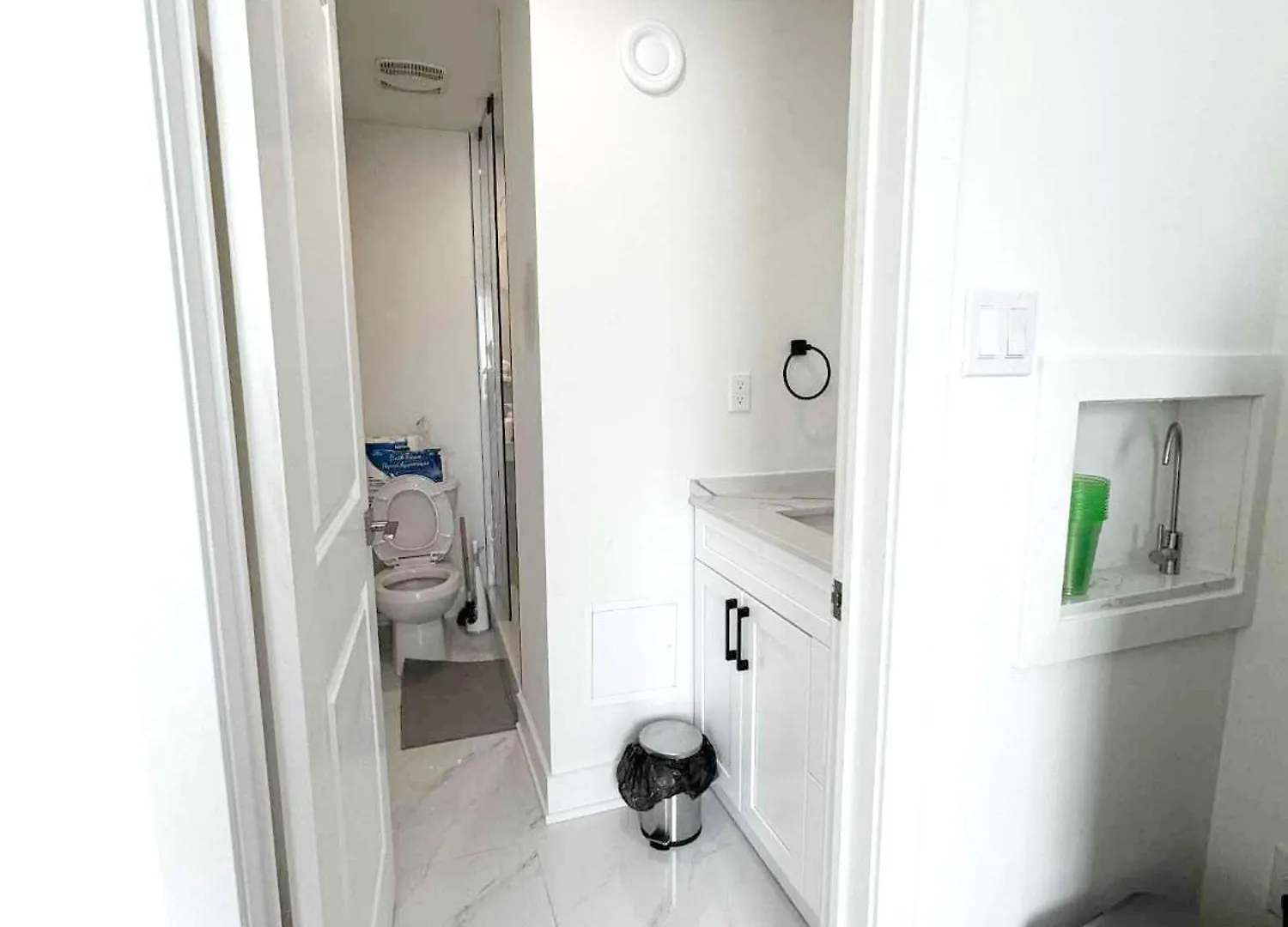 Modern Private Room Private Bathroom With King Bed With Tv And Balcony Midtown Downtown Toronto Canada